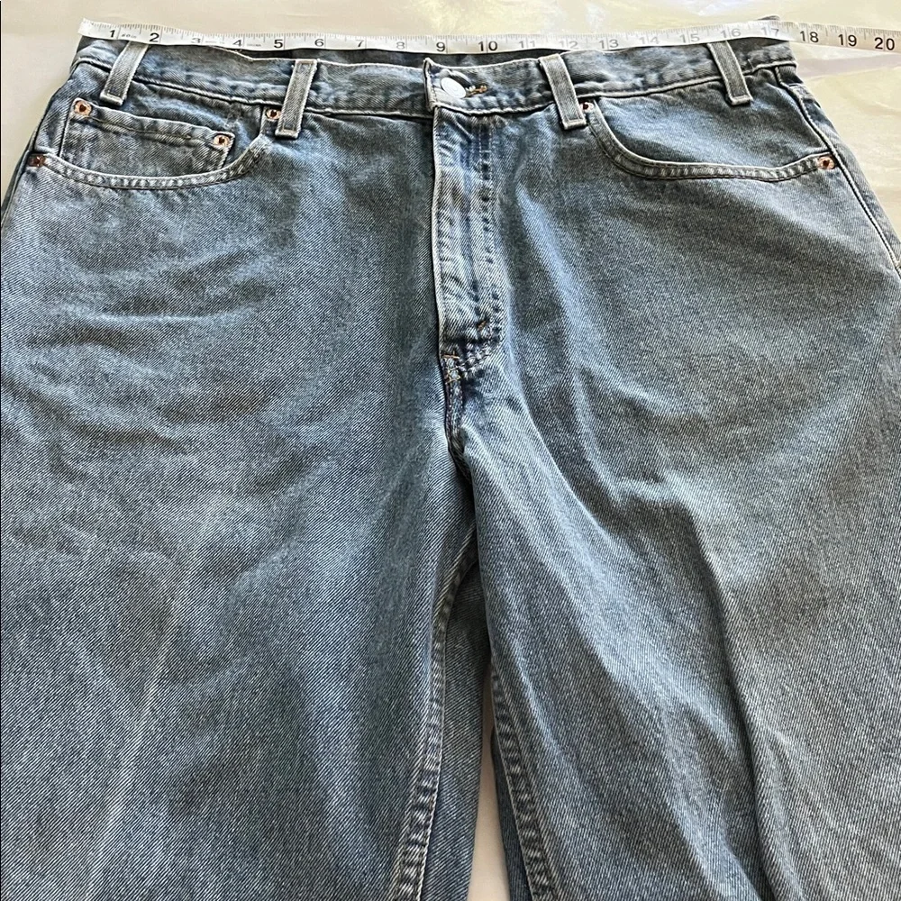 Vintage Levi’s 550 Relaxed Fit Size 36 x 32